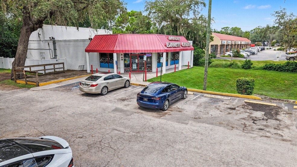 More Photos Of 12712 56th St N, Temple Terrace Freestanding For Sale