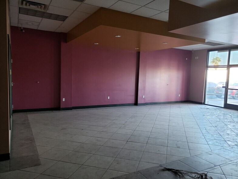 More Photos Of 2534 Rockwood Ave, Calexico Bank For Sale