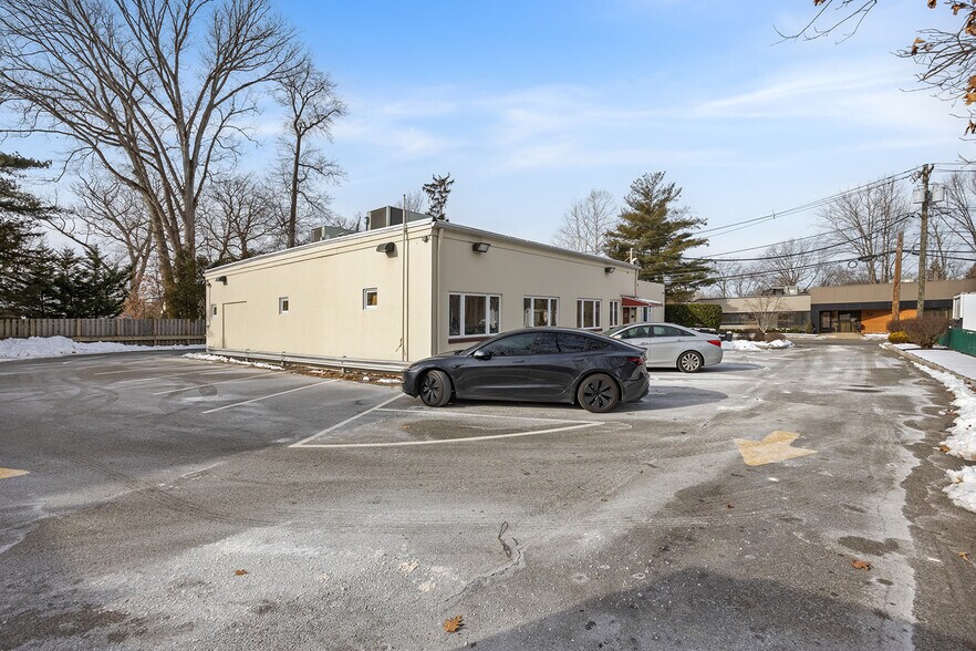 More Photos Of 39 Woodland Rd, Roseland Office For Sale