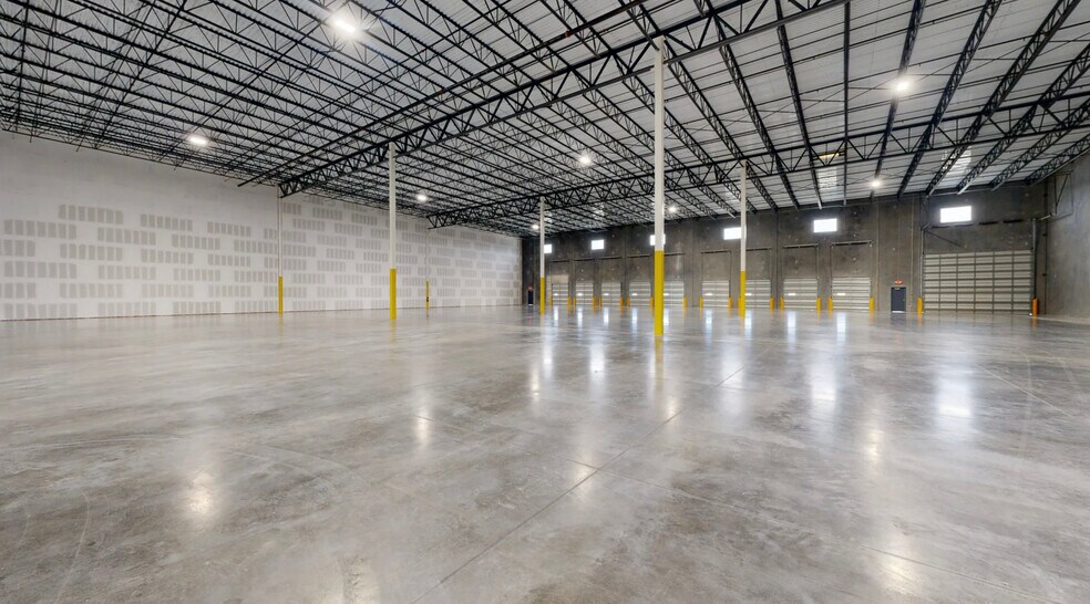 Primary Photo Of 14520 Global Pky, Fort Myers Warehouse For Lease