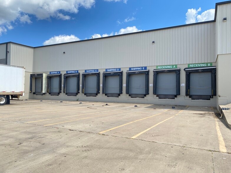 More Photos Of 12322 E 55th St, Tulsa Distribution For Lease