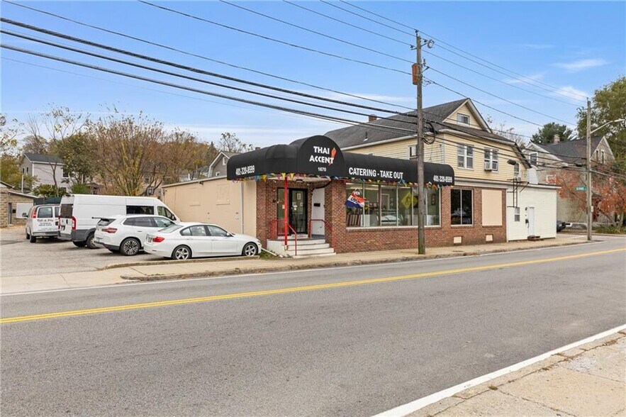 More Photos Of 1670-1674 Main St, West Warwick Storefront Retail Residential For Sale