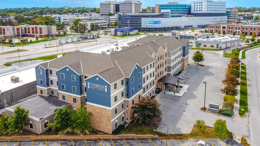 Primary Photo Of 7825 Davenport St, Omaha Hotel For Sale