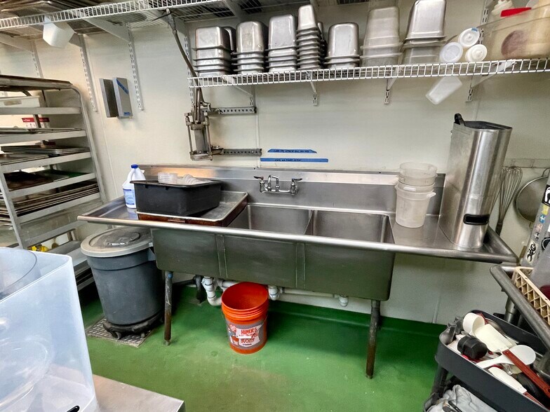 More Photos Of 314 William St, Fredericksburg Storefront For Lease