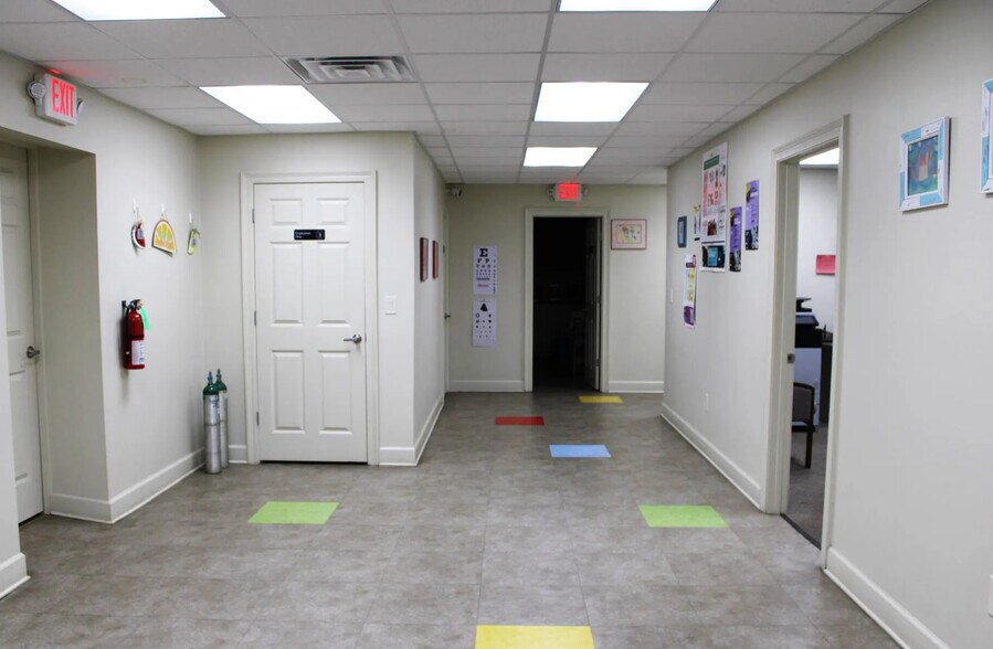 More Photos Of 3016 Highway 80, Morton Medical For Sale