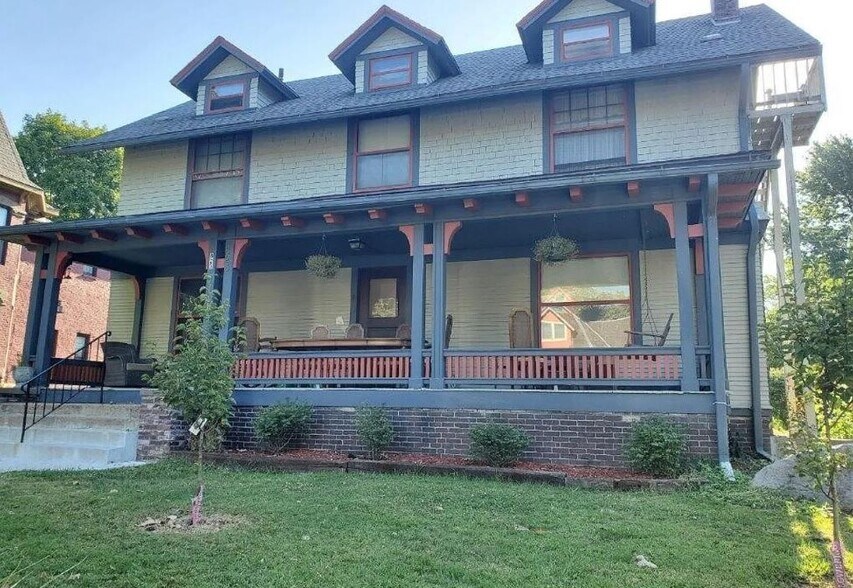 More Photos Of 823 18th St, Des Moines Apartments For Sale