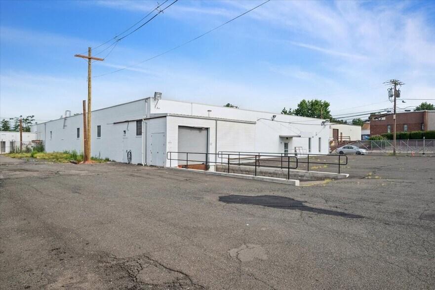 More Photos Of 60 E 4th St, Somerville Manufacturing For Lease