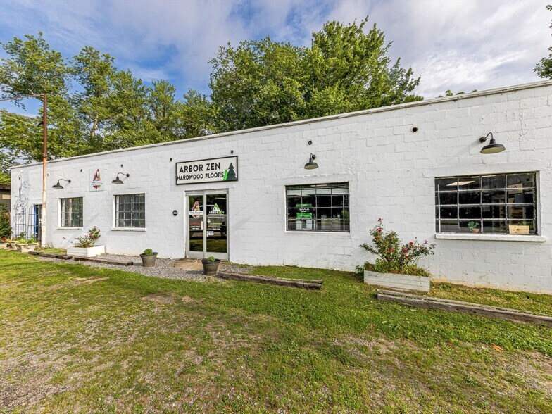 More Photos Of 3154-3156 US 70 Hwy, Black Mountain Office For Lease