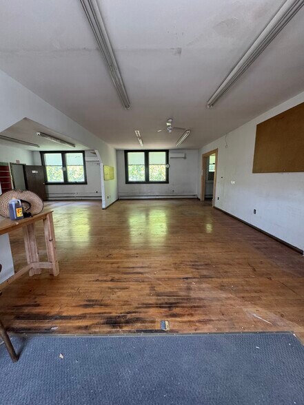 More Photos Of 400 Magnolia St, Beverly Warehouse For Sale