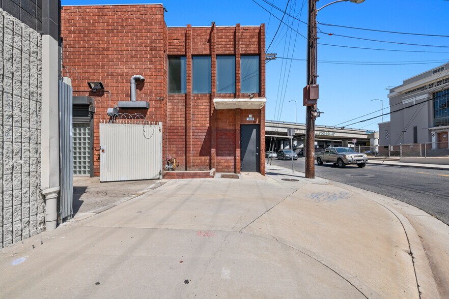 More Photos Of 1509 Mateo St, Los Angeles Office Residential For Sale