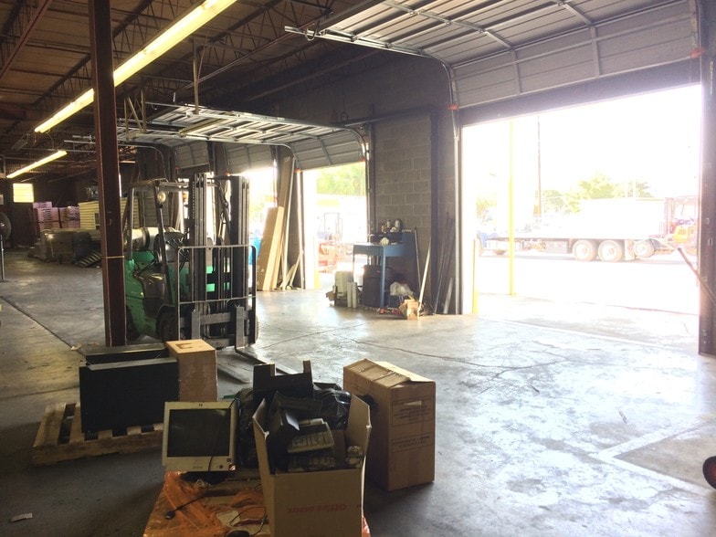 More Photos Of 105 C St, Kenova Warehouse For Lease