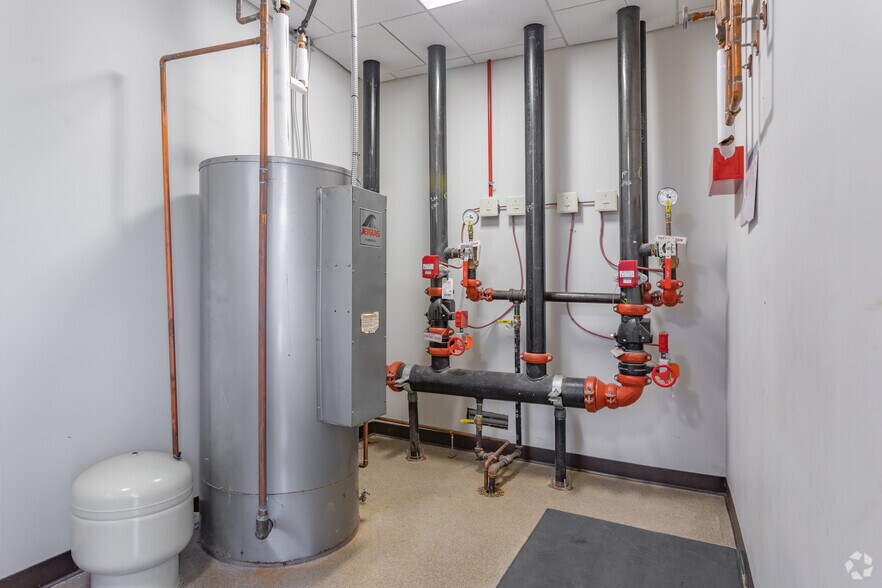 More Photos Of 4801 Forbes Blvd, Lanham Office For Sale