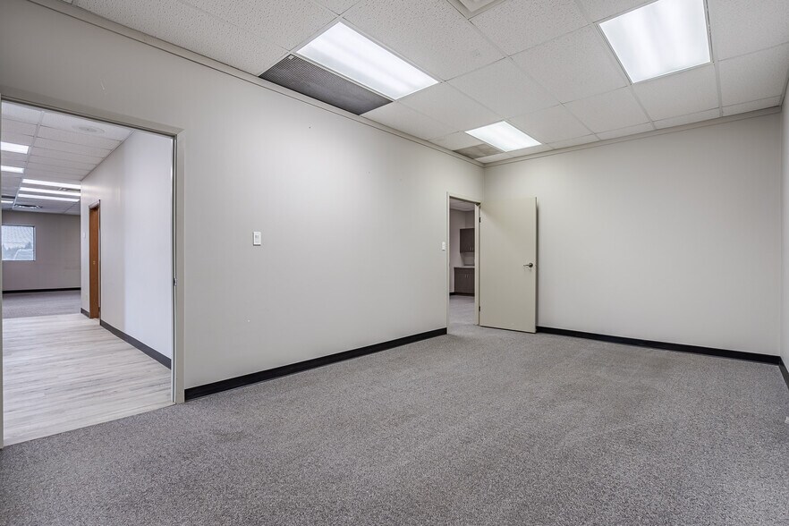 More Photos Of 5704 44 St, Lloydminster Office For Lease
