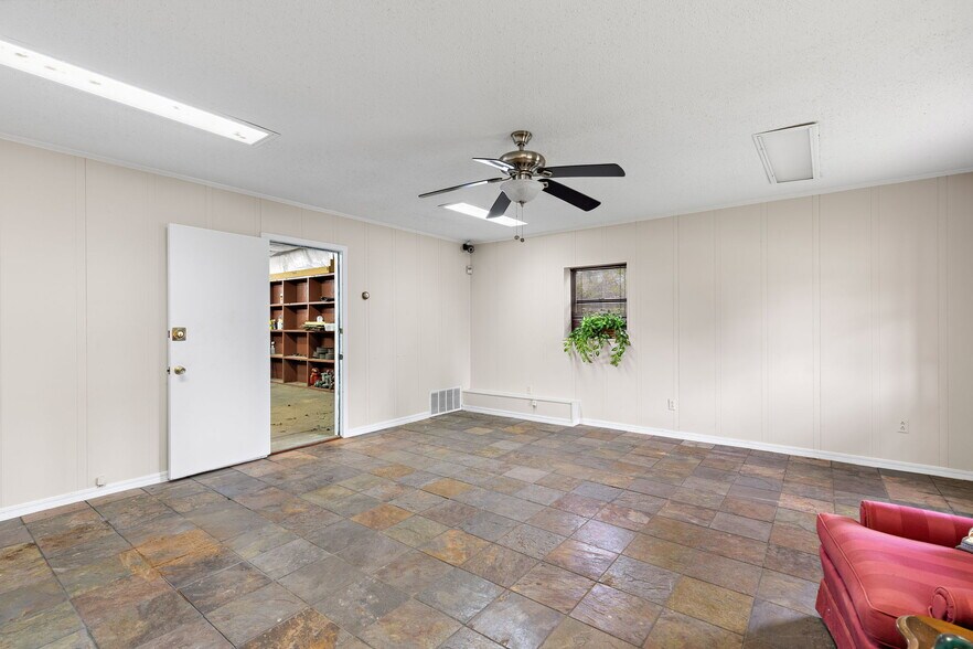 More Photos Of 446 3rd st, Burkburnett Warehouse For Sale