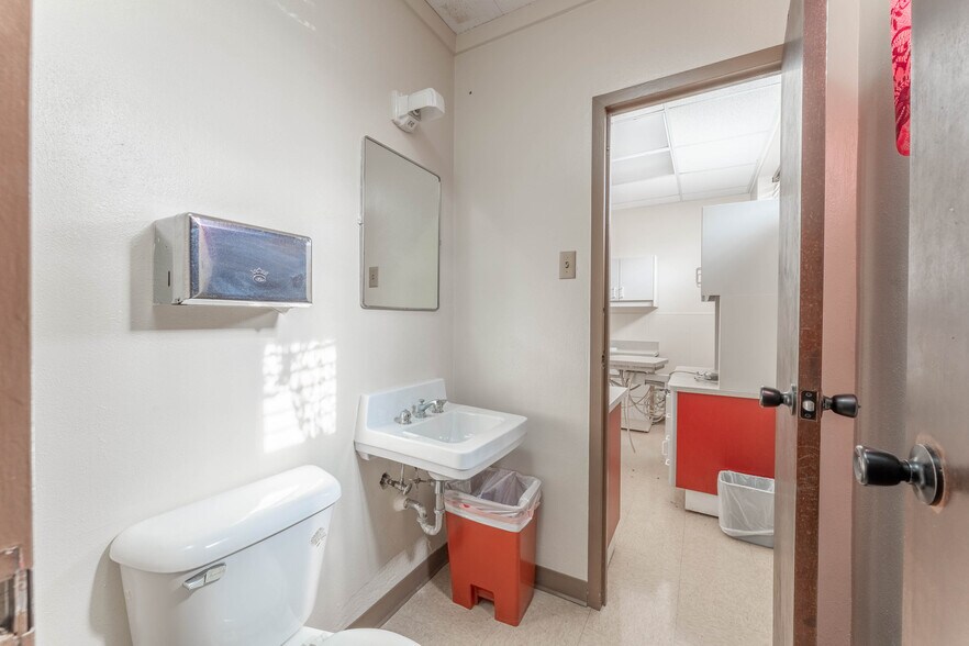 More Photos Of 3600 Caddo St, Greenville Medical For Sale
