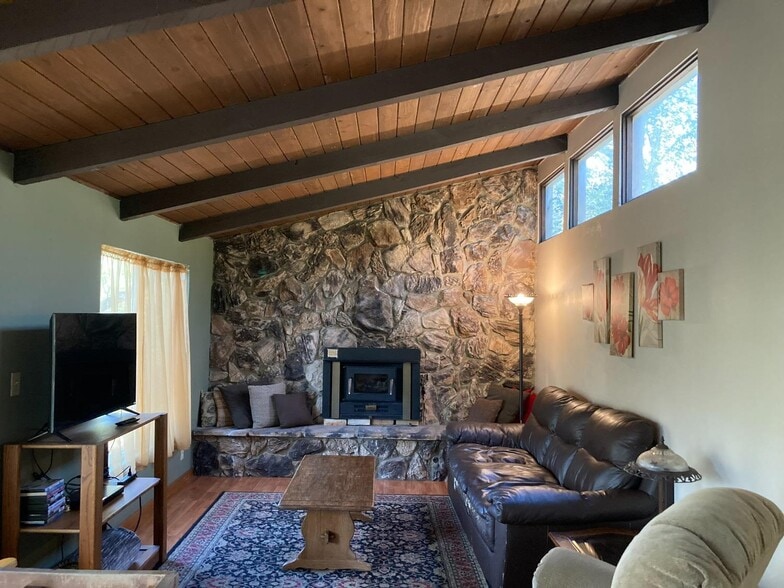 More Photos Of 42975 Sierra Dr, Three Rivers Hotel For Sale