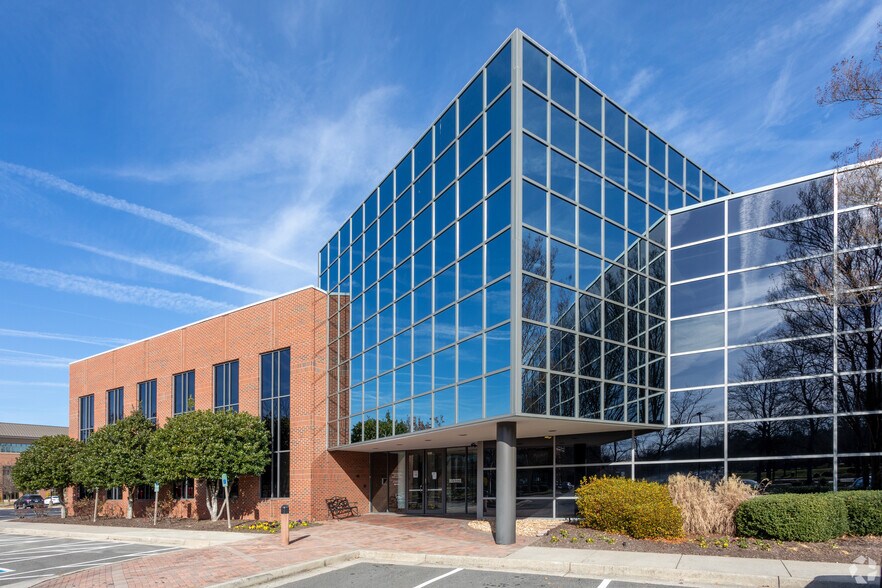 Primary Photo Of 4121-5500 Cox Rd, Glen Allen Unknown For Lease