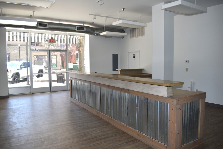 More Photos Of 15 W 11th St, Columbus Storefront Retail Residential For Lease