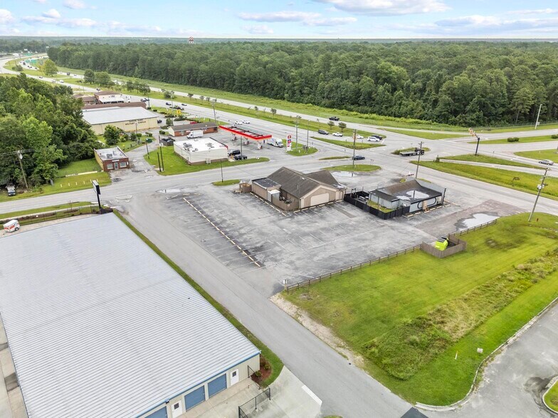 More Photos Of 2004 Wilmington Hwy, Jacksonville Bar For Lease