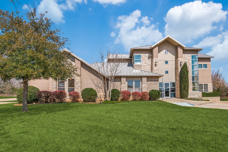 More Photos Of 2717 Wind River Ln, Denton Loft Creative Space For Lease