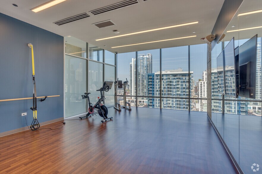 More Photos Of 221 W Hubbard St, Chicago Apartments For Lease