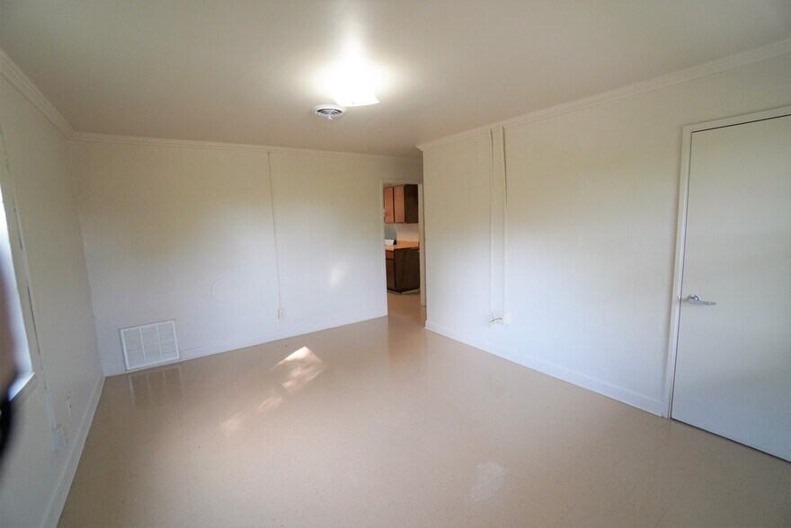 More Photos Of 706 Jay St, Jefferson City Apartments For Sale