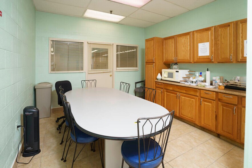 More Photos Of 225 Buffalo Ave, Freeport Warehouse For Sale