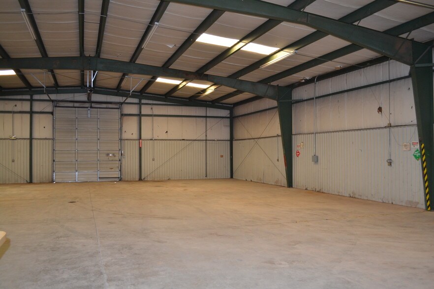 More Photos Of 44 NE 51st St, Oklahoma City Light Distribution For Lease