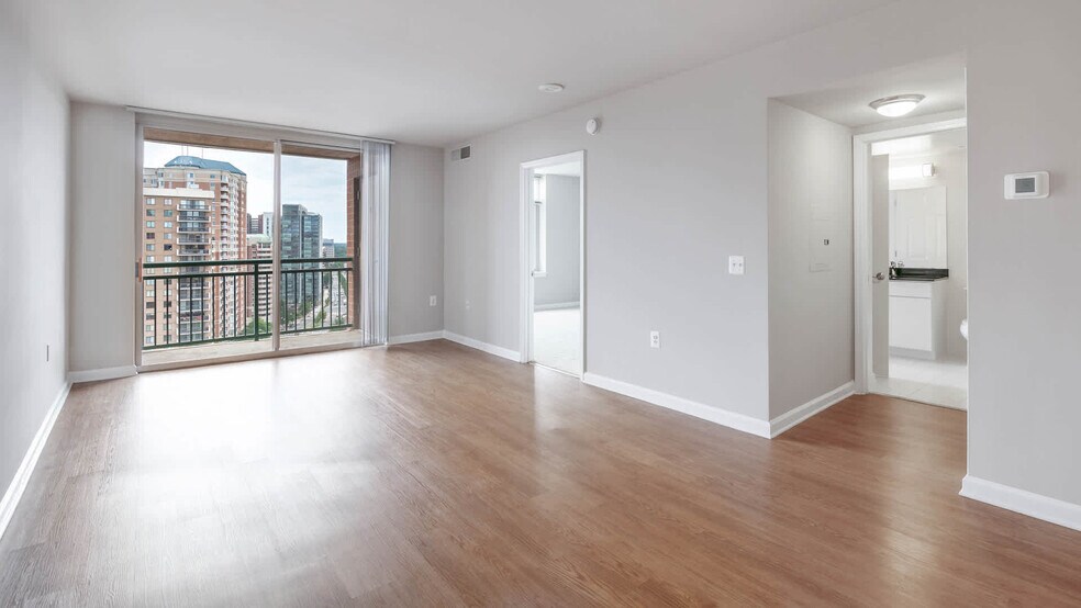 More Photos Of 901 N Nelson St, Arlington Apartments For Lease