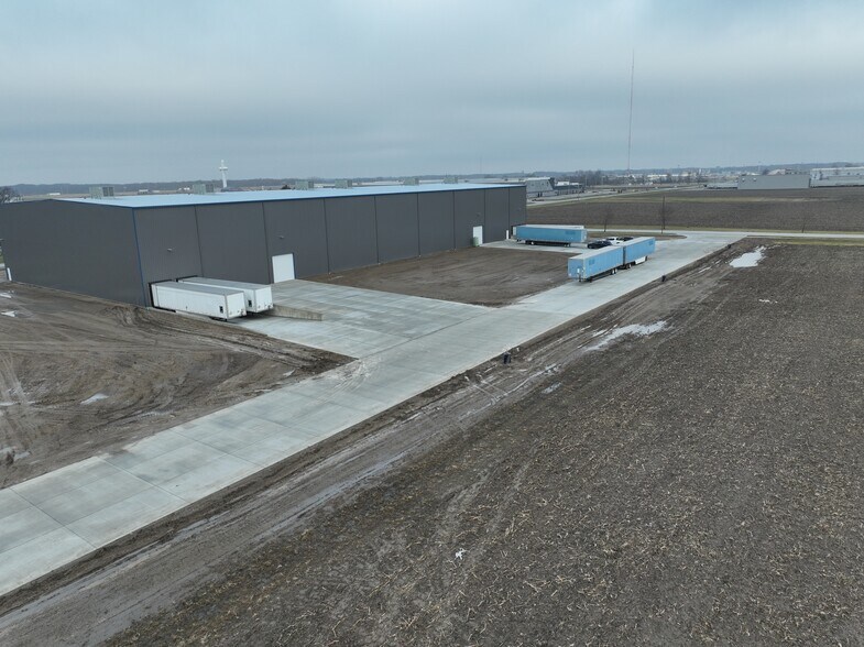 More Photos Of 2300 Raney, Effingham Warehouse For Lease
