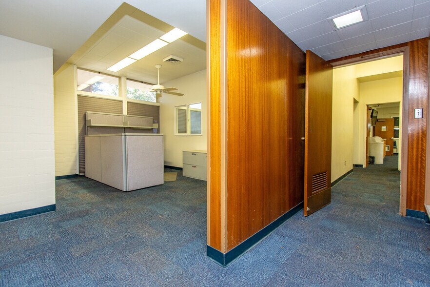More Photos Of 971 E Broadway Ave, Atwater Office For Lease