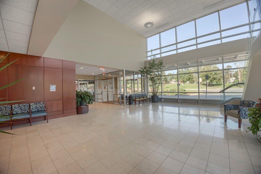 More Photos Of 21 Laurel Ave, Cornwall Medical For Lease