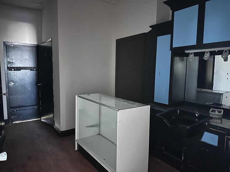 More Photos Of 4018-4026 W Camp Wisdom Rd, Dallas General Retail For Lease