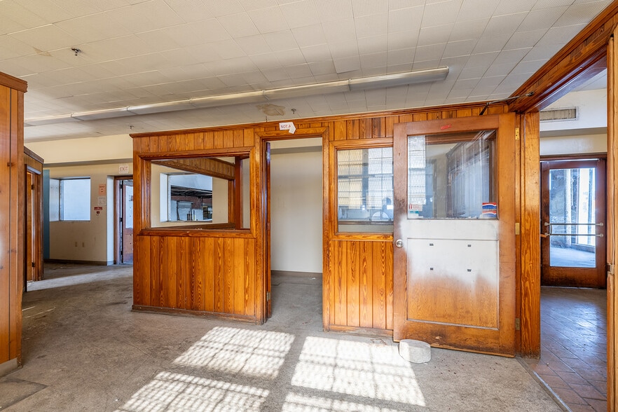 More Photos Of 2127 Hubbard St, Jacksonville Manufacturing For Sale