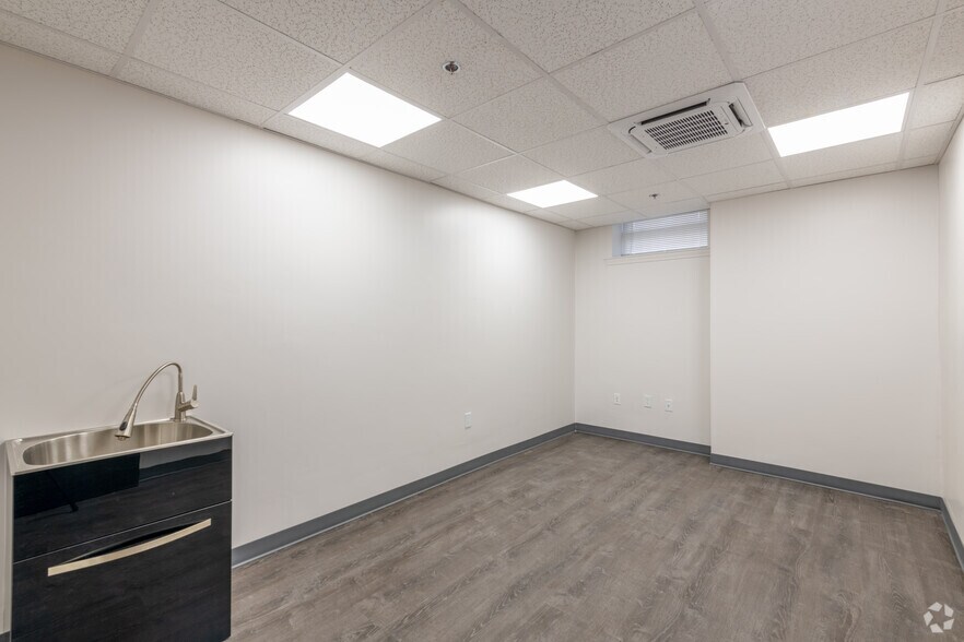 More Photos Of 578 Main St, Malden Medical For Lease