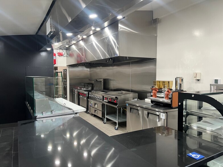 More Photos Of 814 N Kenilworth Ave, Glendale Freestanding For Lease