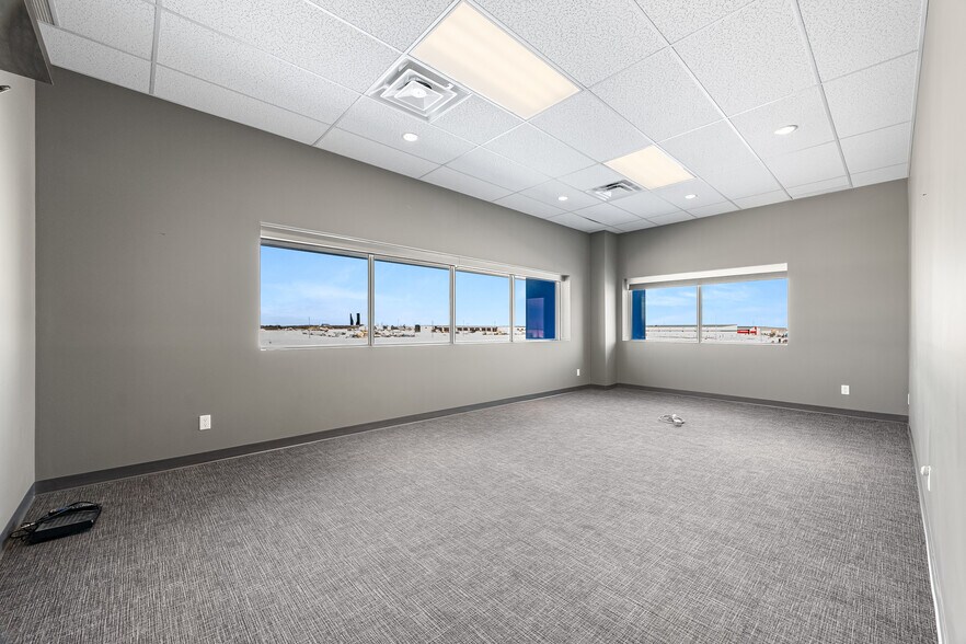 More Photos Of 5267 67 Av, Lloydminster Warehouse For Sale