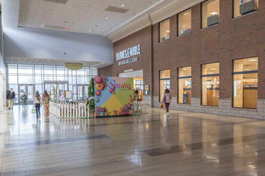 More Photos Of 3 S Tunnel Rd, Asheville Unknown For Lease