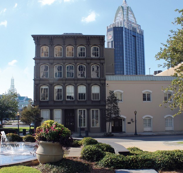 More Photos Of 2 S Water St, Mobile Office For Sale