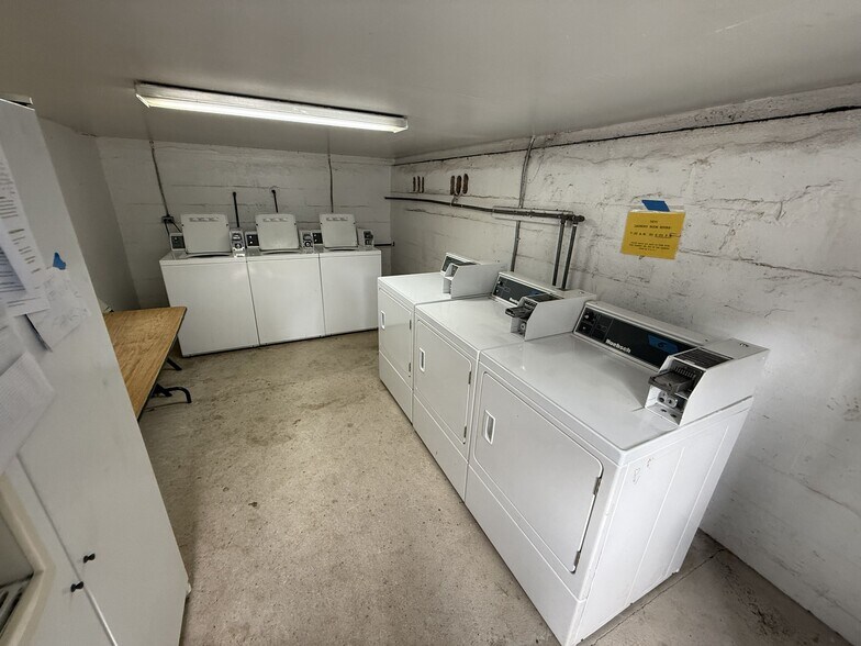 More Photos Of 946 Winant St, Honolulu Apartments For Sale