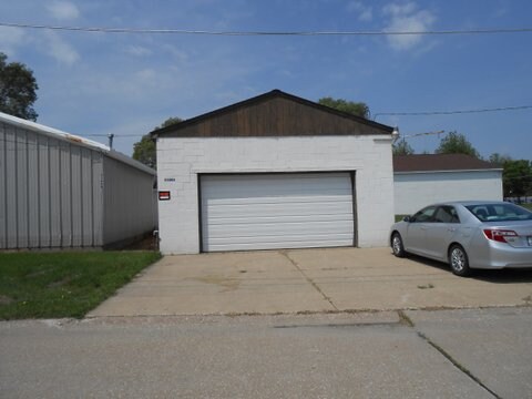 More Photos Of 5300 River Dr, Moline Warehouse For Lease
