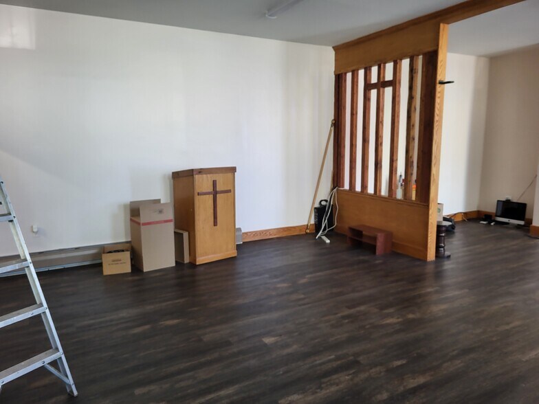 More Photos Of 1688 Webster Ave, Bronx Drugstore For Lease