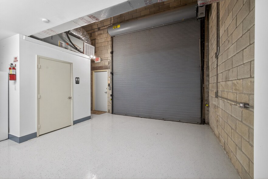 More Photos Of 3097-3117 SE Gran Park Way, Stuart Light Manufacturing For Sale