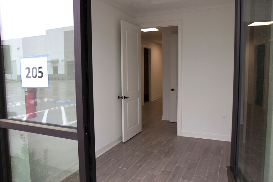 More Photos Of 12425 W Airport Blvd, Sugar Land Light Distribution For Lease