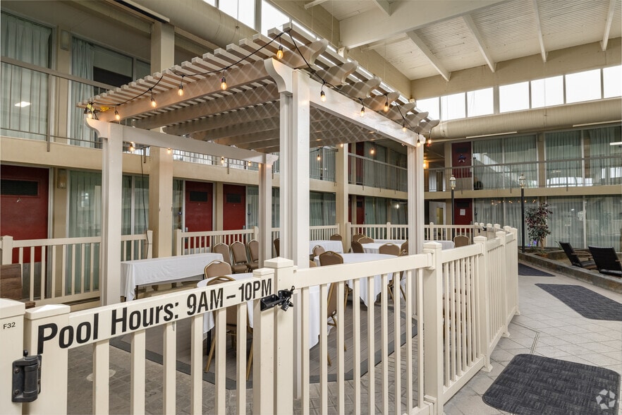 More Photos Of 1399 Bench Rd, Pocatello Hotel For Sale