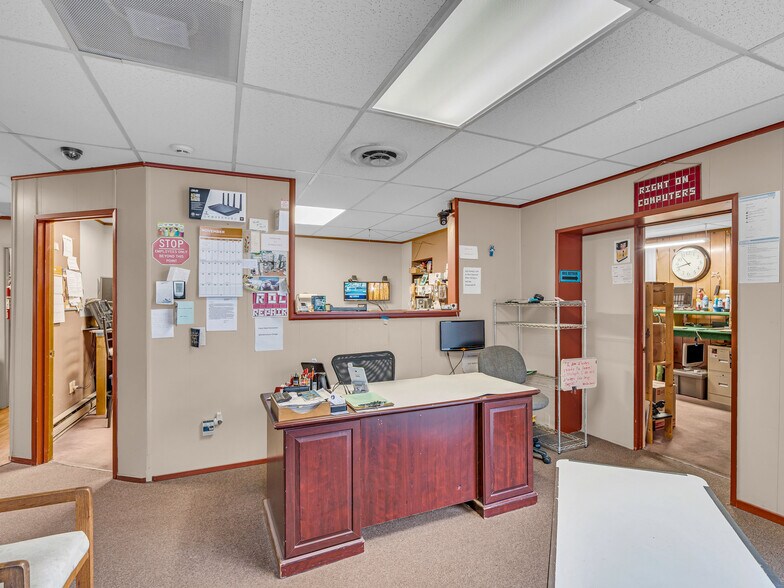 More Photos Of 811 E 1st St, Newberg Storefront Retail Residential For Lease