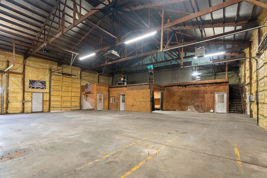 More Photos Of 405 S Pershing St, Energy Office For Sale