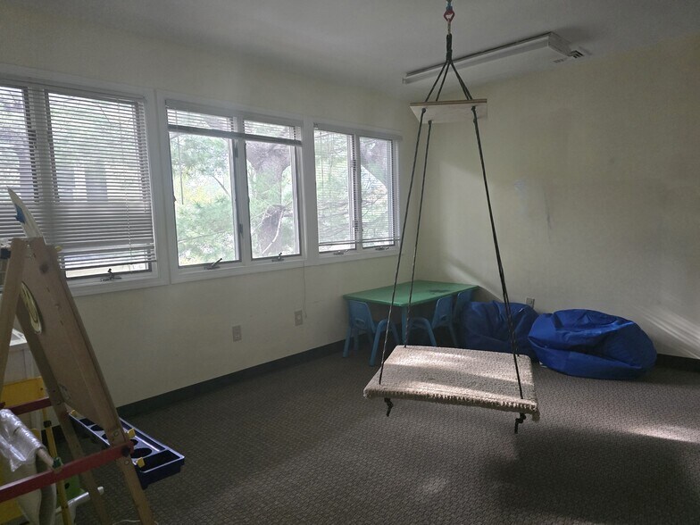 More Photos Of 518 Clifton Ave, Clifton Office For Lease