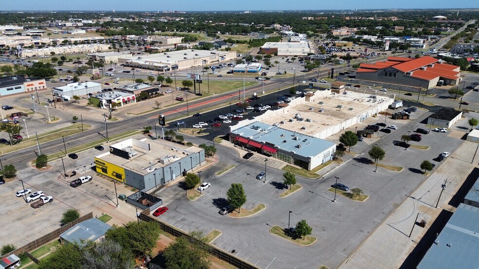 More Photos Of 3809 Call Field Rd, Wichita Falls Unknown For Lease