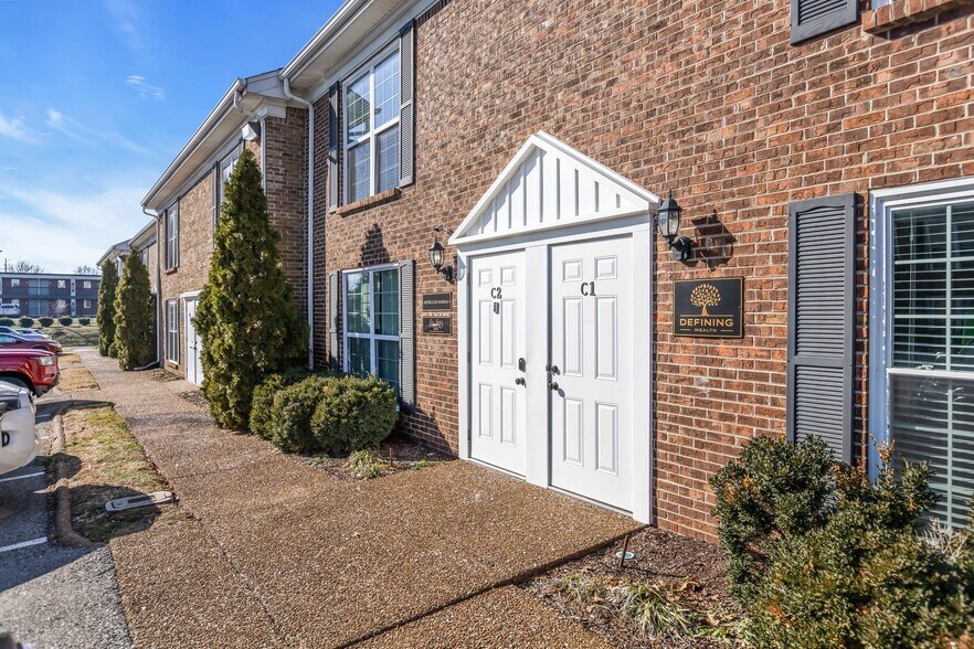 More Photos Of 109 Holiday Ct, Franklin Office For Sale